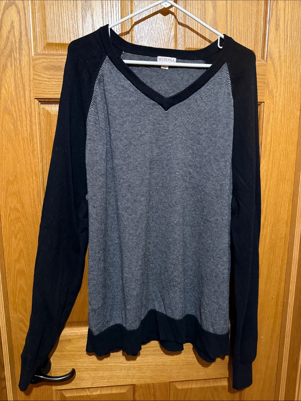 Merona Black and Gray Men's V-Neck Raglan Sweater